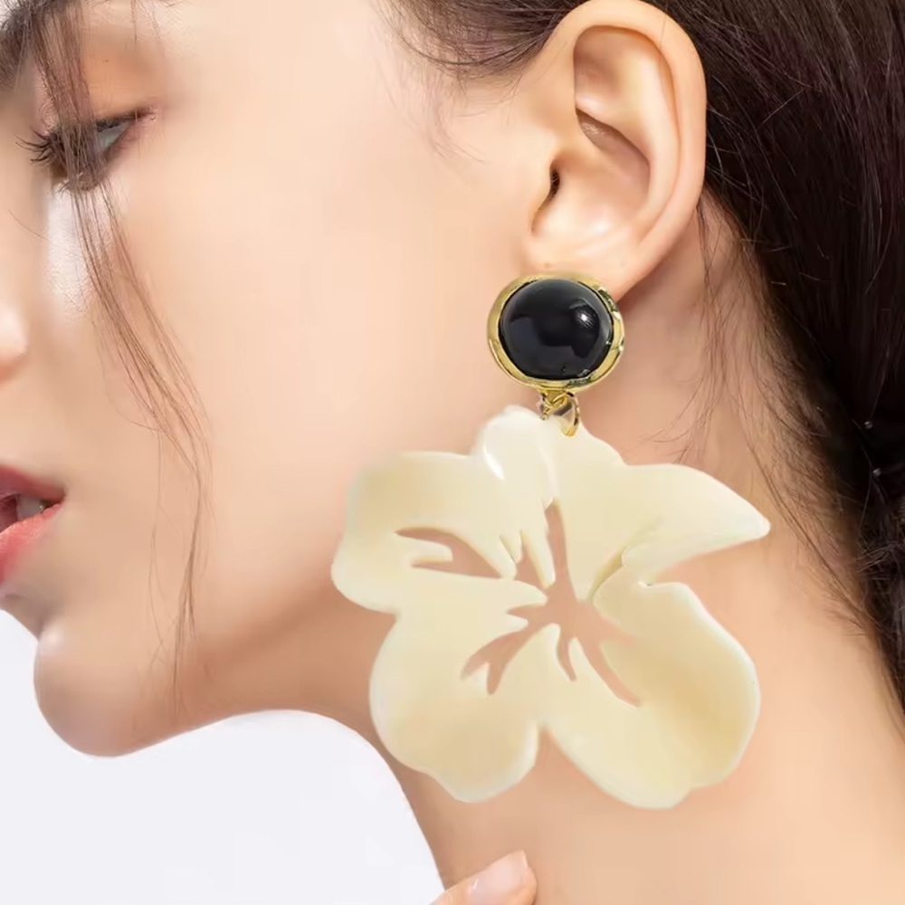 Zara Exaggerated Acrylic Flower Dangle Earrings - Picture 4 of 9
